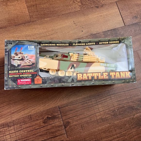 New in box motorworks 1:18 scale large toy battle tank w/sounds & remote - Picture 5 of 8